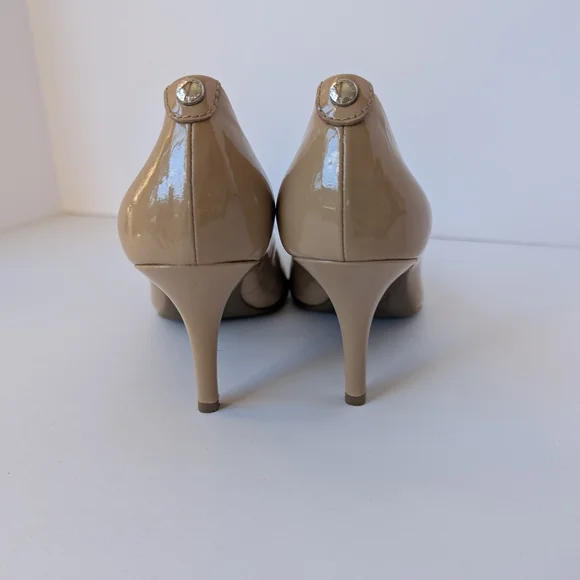 MICHAEL Michael Kors Nude Beige Patent Leather Keek Pump Heels - Picture 2 of 7